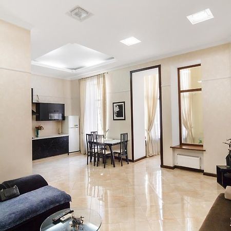 Downtown Prestige Apartment Odessa Extérieur photo