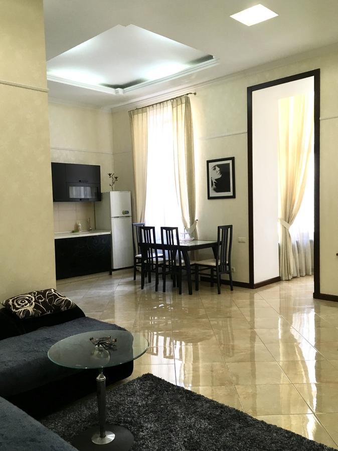 Downtown Prestige Apartment Odessa Extérieur photo