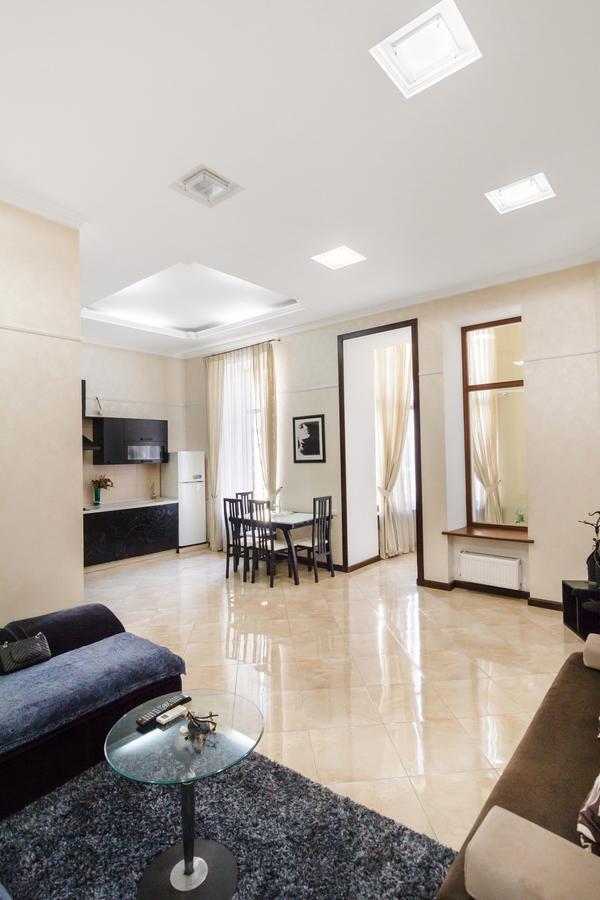 Downtown Prestige Apartment Odessa Extérieur photo